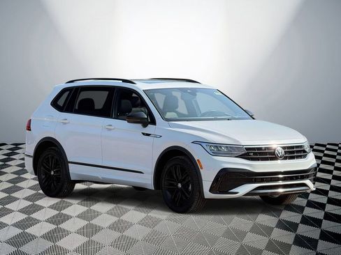 Used 2022 Volkswagen Tiguan SE R-Line FWD image 4