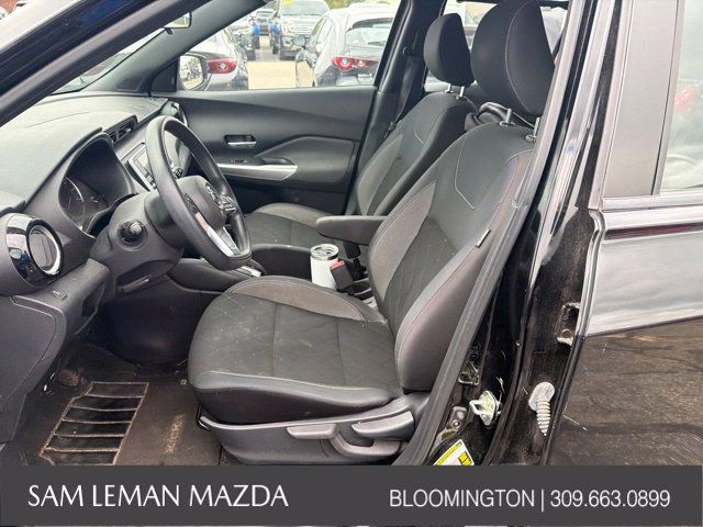 Used 2019 Nissan Kicks SV FWD image 3