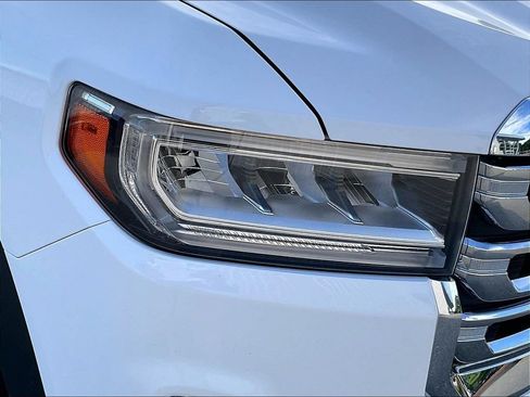 Used 2023 GMC Acadia SLT w/ Preferred Package AWD/4WD image 33