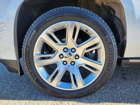 Used 2020 Cadillac Escalade Premium Luxury image 17