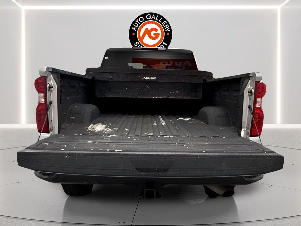 Used 2022 Chevrolet Silverado 2500 Custom w/ Custom Value Package AWD/4WD image 9