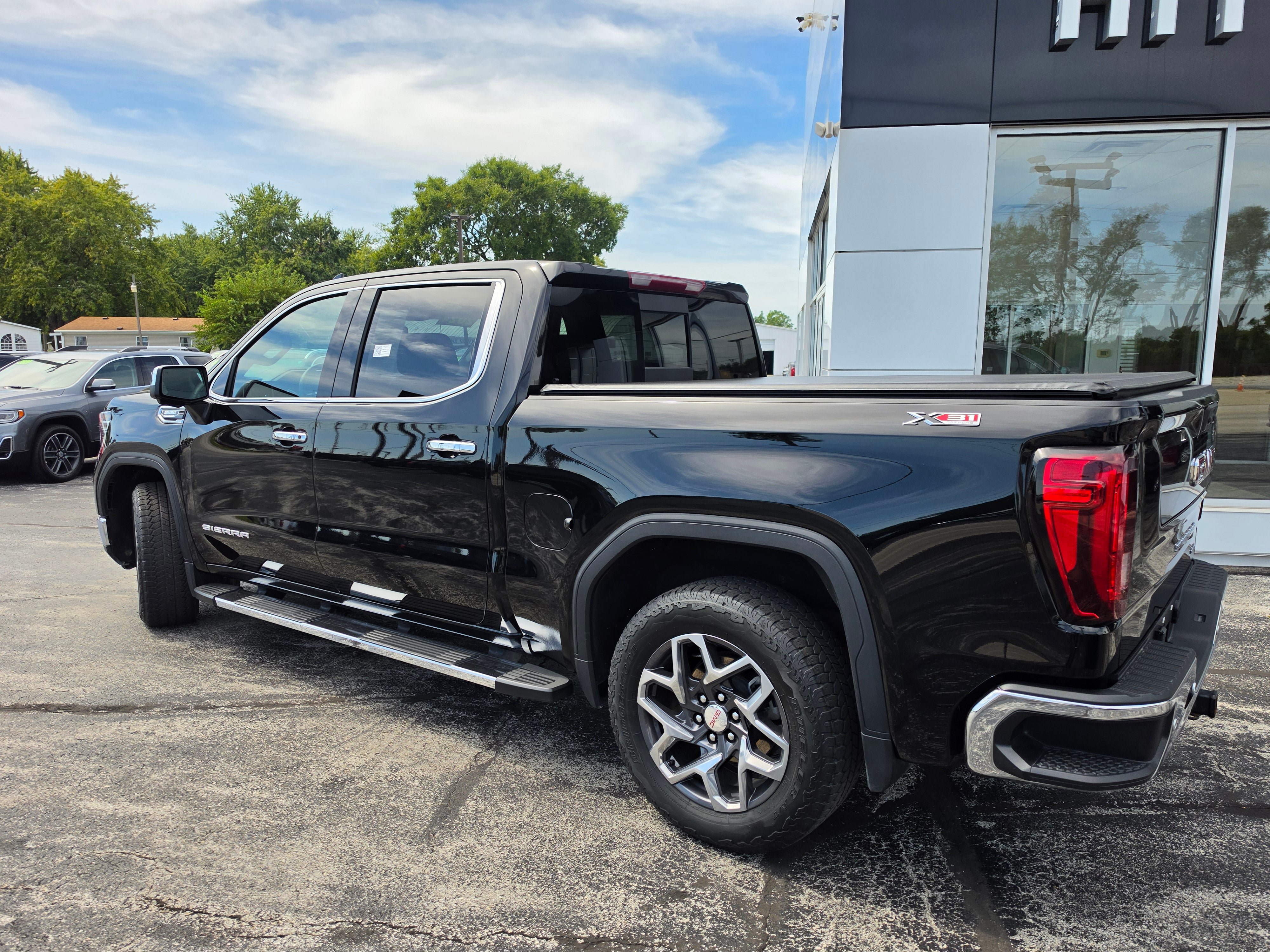 Used 2024 GMC Sierra 1500 SLT w/ SLT Premium Plus Package AWD/4WD image 7