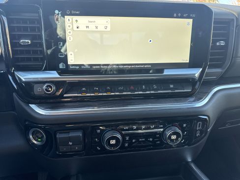 Used 2022 Chevrolet Silverado 1500 LTZ w/ LTZ Premium Package image 18