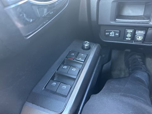 Used 2017 Toyota Tacoma Limited w/ Tow Package image 12