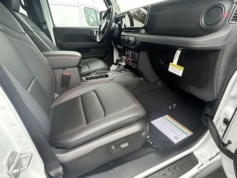 New 2026 Jeep Wrangler Unlimited Rubicon w/ Xtreme 35 Tire Package image 22