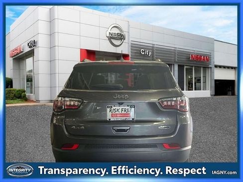 Used 2023 Jeep Compass Latitude AWD/4WD image 7