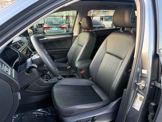 Used 2022 Volkswagen Tiguan SE AWD/4WD image 13