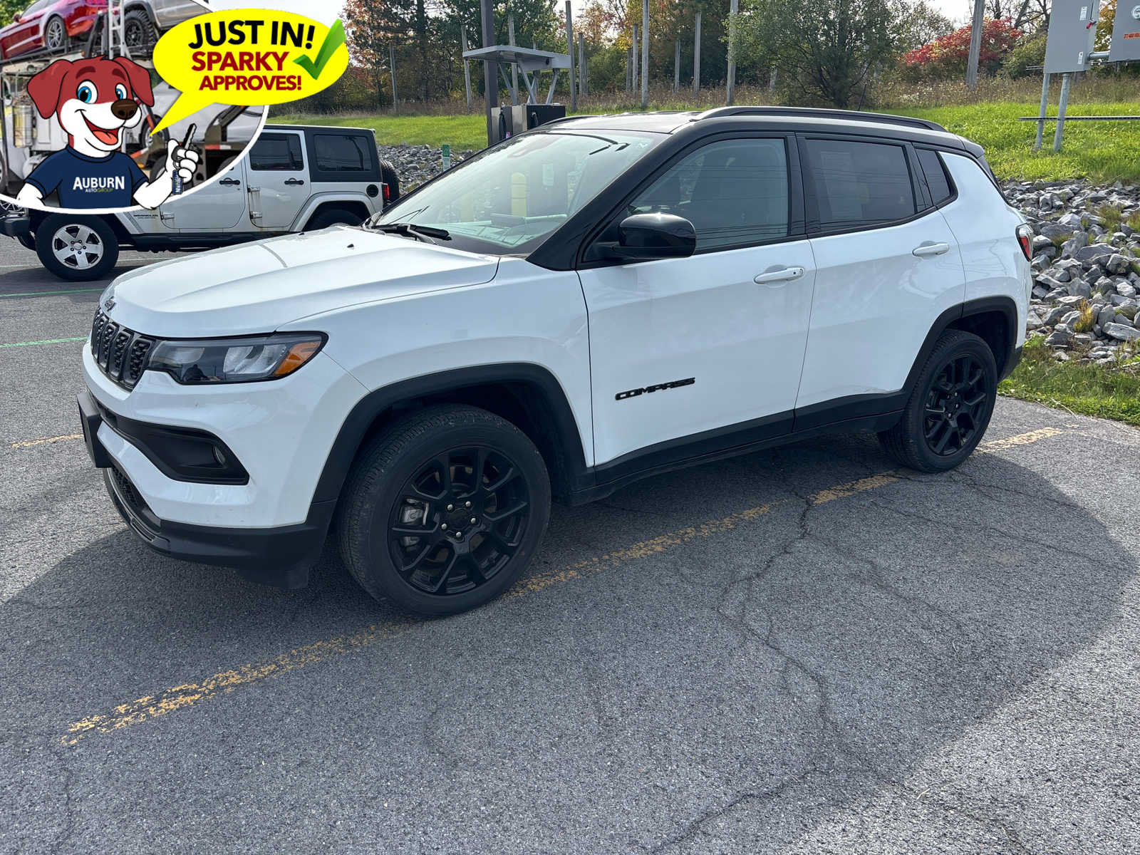 Used 2024 Jeep Compass Latitude w/ Convenience Group AWD/4WD image 1