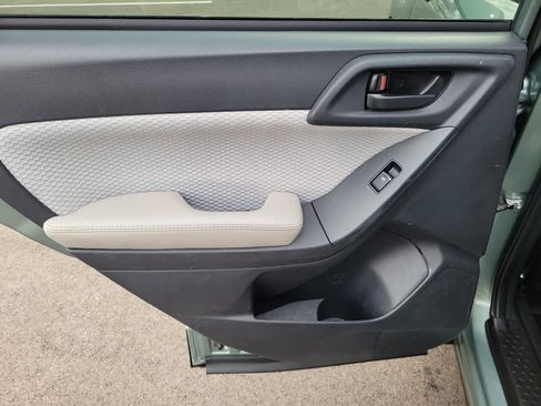 Used 2018 Subaru Forester 2.5i Premium w/ All-Weather Package image 10