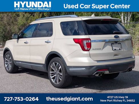 Used 2018 Ford Explorer Platinum AWD/4WD image 3