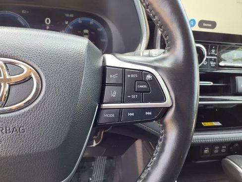 Used 2023 Toyota Highlander Platinum AWD/4WD image 12