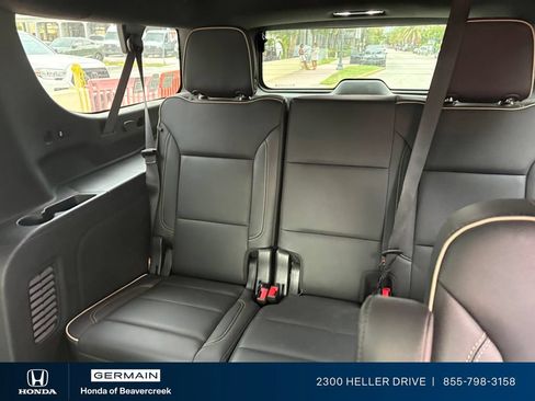 Used 2022 GMC Yukon XL SLT w/ SLT Luxury Package AWD/4WD image 7