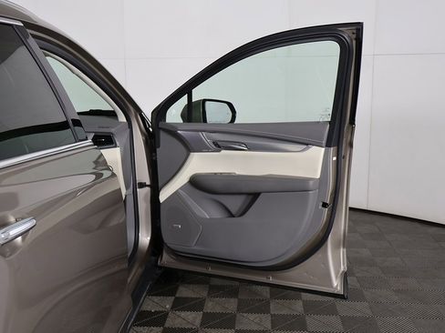 Used 2023 Cadillac XT5 Premium Luxury image 23