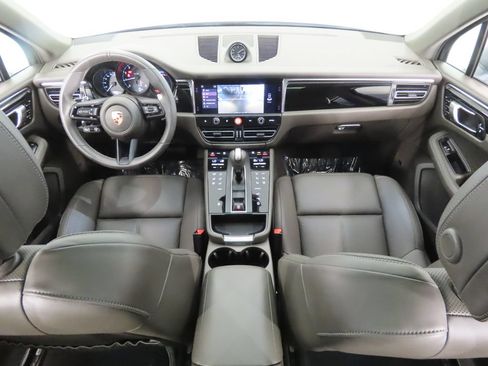 Certified 2026 Porsche Macan AWD/4WD image 15