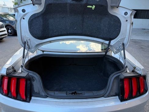 Used 2019 Ford Mustang Coupe RWD image 5