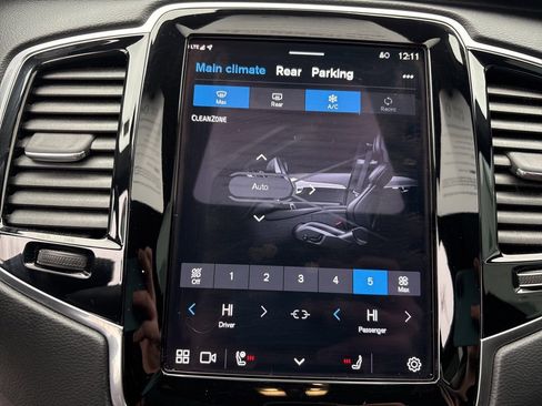 Certified 2023 Volvo XC90 B6 Ultimate w/ Protection Package Premier image 28