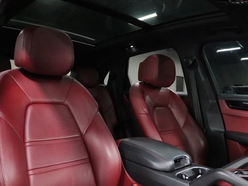 Used 2019 Porsche Cayenne image 24
