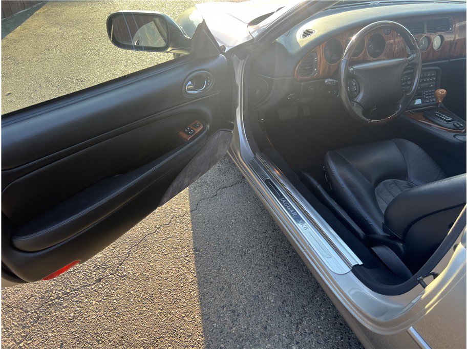 Used 1998 Jaguar XK8 Convertible RWD image 9