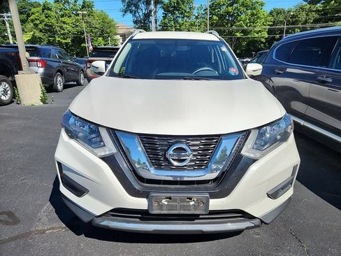 Used 2017 Nissan Rogue SV AWD/4WD image 2