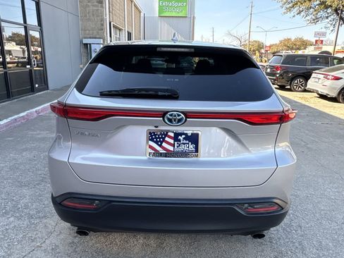 Used 2023 Toyota Venza LE image 13