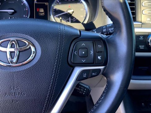 Used 2018 Toyota Highlander Limited image 25