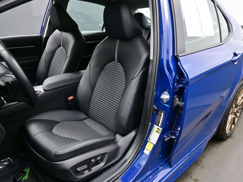 Used 2024 Toyota Camry SE w/ Convenience Package image 12