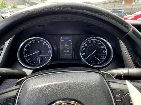 Used 2019 Toyota Camry SE FWD image 12