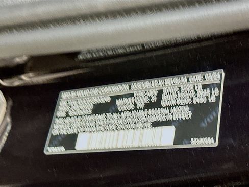 Used 2025 Volvo XC40 B5 Plus image 12