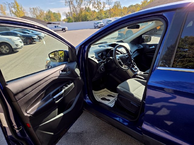 Used 2015 Ford Escape SE FWD image 11