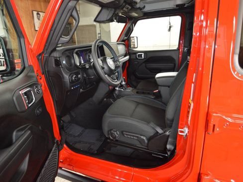 Used 2025 Jeep Wrangler Unlimited Rubicon 4xe w/ Safety Group AWD/4WD image 34