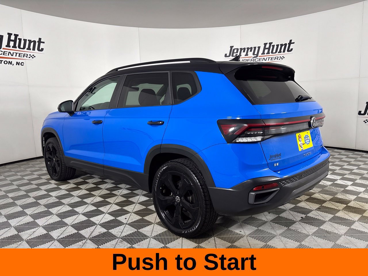 Used 2025 Volkswagen Taos SE AWD/4WD image 8