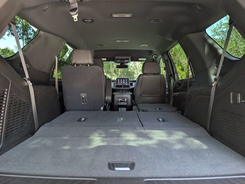 Used 2021 Chevrolet Tahoe LT w/ Luxury Package RWD image 21