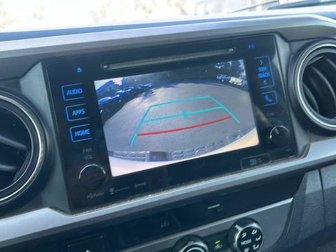 Used 2017 Toyota Tacoma SR5 RWD image 13