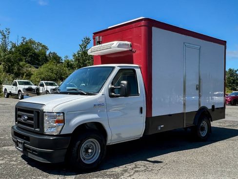 Used 2024 Ford E-350 and Econoline 350 Super Duty w/ Power Windows & Locks Group RWD image 7
