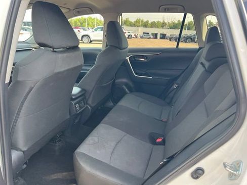 Used 2025 Toyota RAV4 XLE FWD image 29