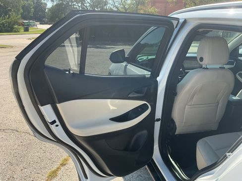 Used 2024 Buick Encore GX Sport Touring FWD image 17