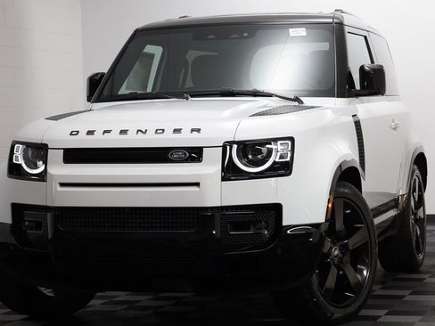 New 2025 Land Rover Defender 90 X-Dynamic SE image 2
