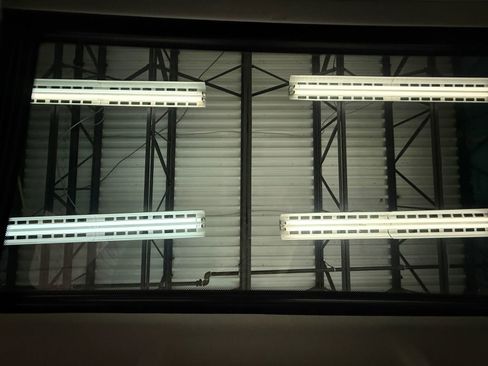 Used 2011 Mercedes-Benz E 350 Sedan image 35