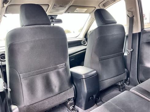 Used 2018 Toyota RAV4 LE image 13