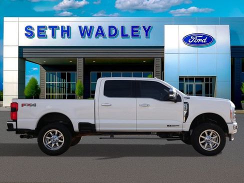 Used 2023 Ford F250 Platinum w/ FX4 Off-Road Package AWD/4WD image 2