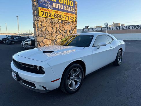 Used 2020 Dodge Challenger SXT image 2