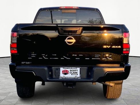 Used 2023 Nissan Frontier SV image 6