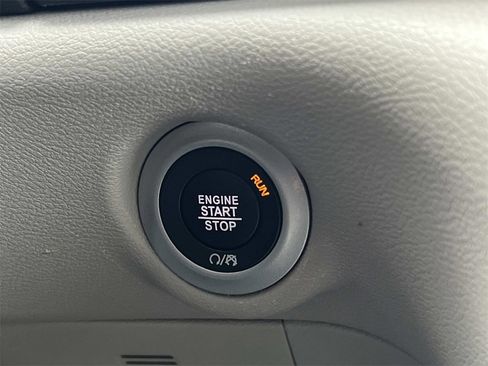 Used 2024 Chrysler Pacifica Touring-L image 25