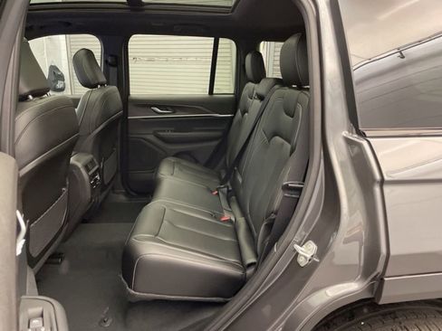 New 2025 Jeep Grand Cherokee Limited image 17