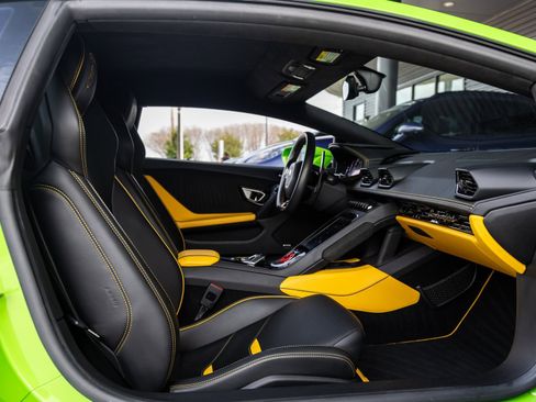 Used 2020 Lamborghini Huracan EVO image 35