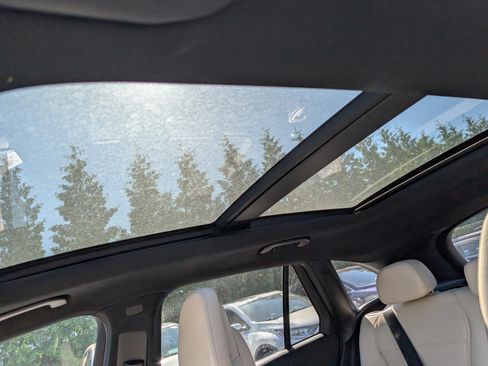 Used 2023 Mercedes-Benz GLC 300 4MATIC image 9