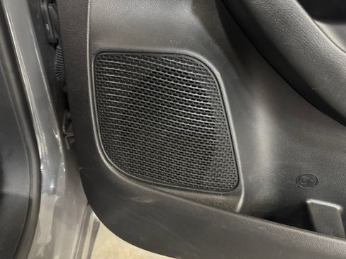Used 2025 Chrysler Pacifica Select FWD image 25
