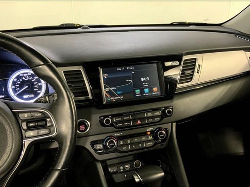Used 2018 Kia Niro Touring FWD image 6