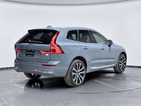 Used 2023 Volvo XC60 T8 Ultimate image 3
