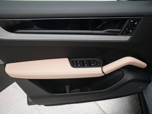 Certified 2026 Porsche Cayenne Coupe image 16